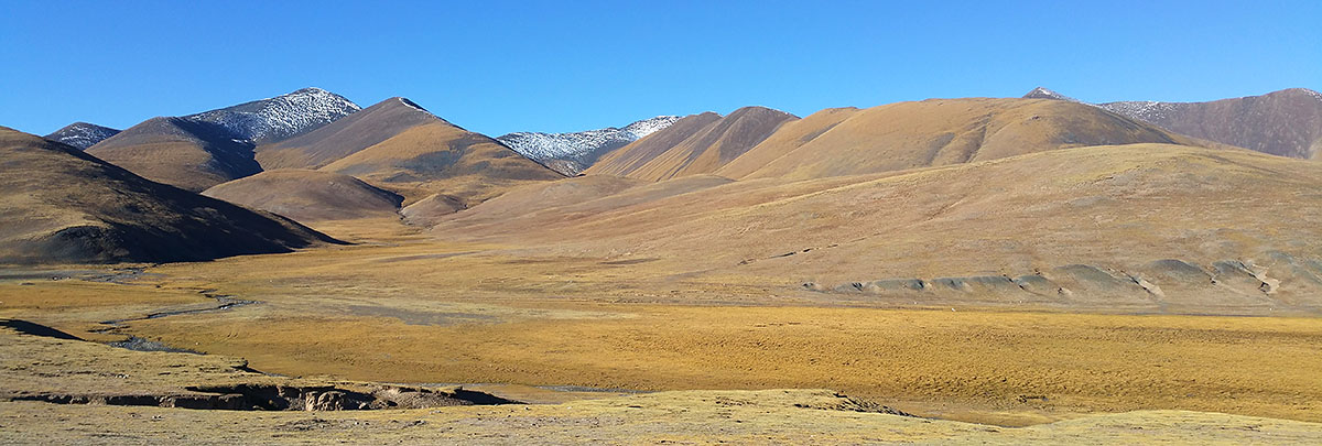 Mountains on the Tibetan Plateau